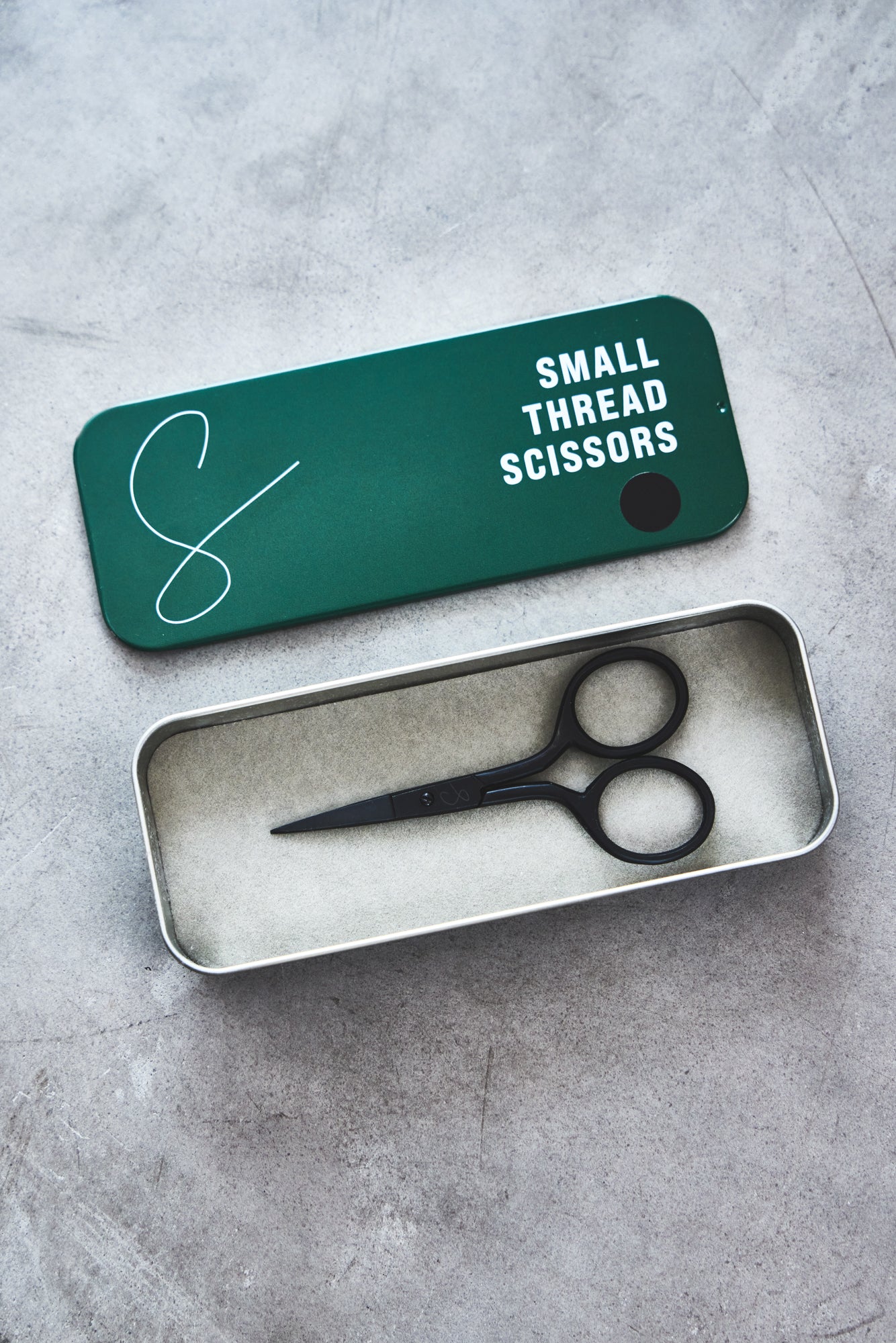 Small Thread Scissors | Black