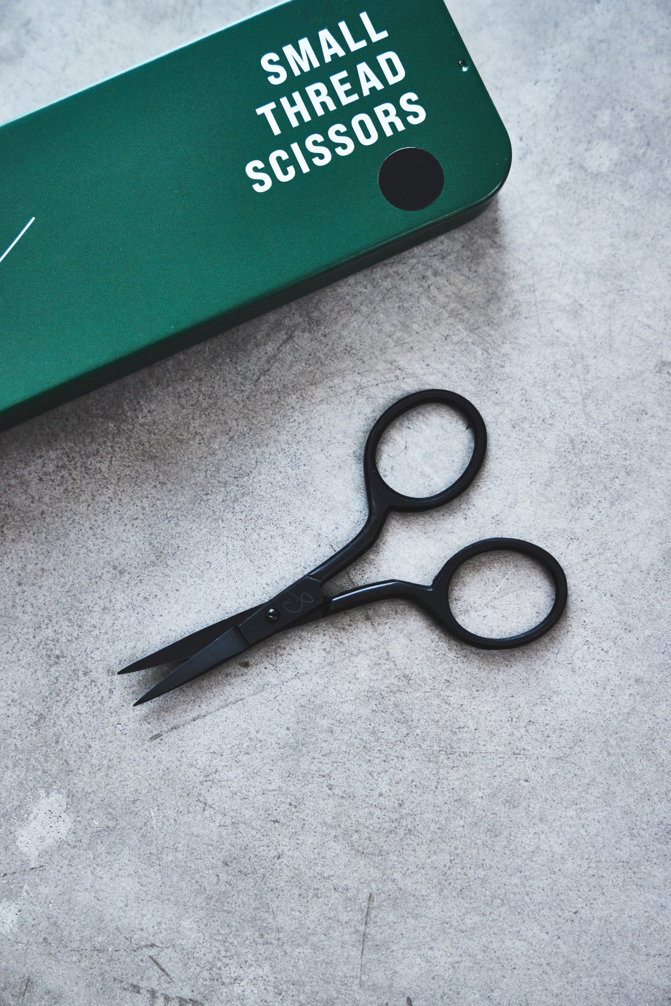 Small Thread Scissors | Black